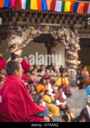 Junger Mönch an Tshechu in Thimphu Tashichho Dzong, Bhutan Stockfoto
