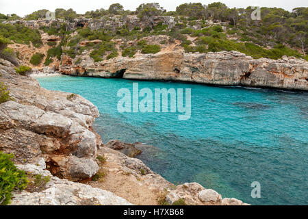 Calo des Moro. Calo des Moro - eine der vielen Buchten von Mallorca, die Stadt Santanyí. Das Hotel liegt im Süd-Osten der Insel. Bucht Stockfoto