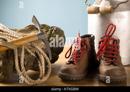 alte Geräte für Bergwanderungen Stockfoto