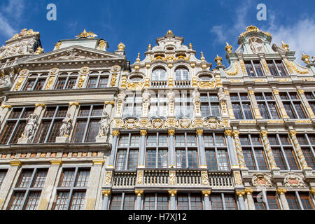 Fassaden der historischen Häuser am Marktplatz, Oude Markt, Grand Place, in der alten Stadt von Brüssel, Belgien Stockfoto