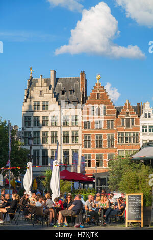 Straßencafés in Hauptmarkt, Antwerpen, Flandern, Belgien Stockfoto