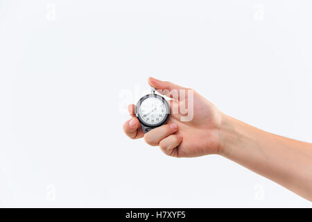 Hand hält eine Stoppuhr vor weißem Hintergrund Stockfoto