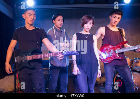 Vertrauen der chinesischen Musik Band auf der Bühne Stockfoto