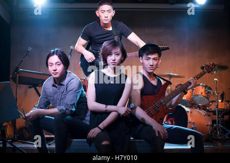 Vertrauen der chinesischen Musik Band auf der Bühne Stockfoto