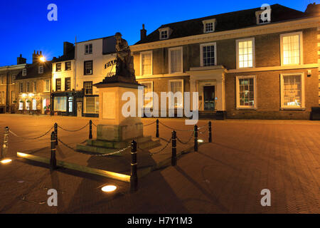 Kriegerdenkmal, Huntingdon Stadt, Marktplatz, Fenland, Cambridgeshire, England Stockfoto