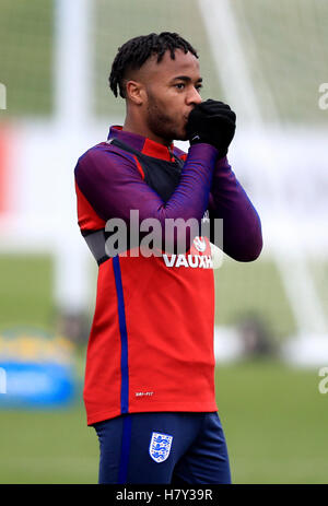 Der englische Raheem Sterling während einer Trainingseinheit im St. George's Park, Burton. DRÜCKEN SIE VERBANDSFOTO. Bilddatum: Dienstag, 8. November 2016. Siehe PA Story SOCCER England. Bildnachweis sollte lauten: Mike Egerton/PA Wire. Stockfoto