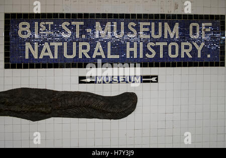 Der Bahnhof Wand am 81. und u-Bahn-Haltestelle Museum of Natural History in New York Stockfoto