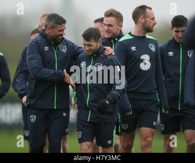 Republik Irland Jonathan Walters (links) und Wes Hoolahan während einer Trainingseinheit im FAI National Training Center, Dublin. Stockfoto