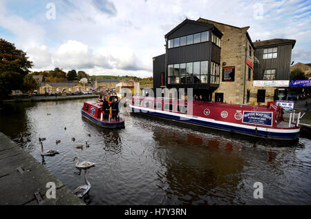 Leeds-Liverpool Kanal, Skipton, Bezirk von Craven, North Yorkshire. England-UK. Bild von Paul Heyes, Montag, 24. Oktober 2016. Stockfoto