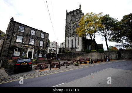 Das Castle Inn and Holy Trinity Church, Skipton, Bezirk Craven, North Yorkshire. England-UK. Bild von Paul Heyes, Montag Stockfoto