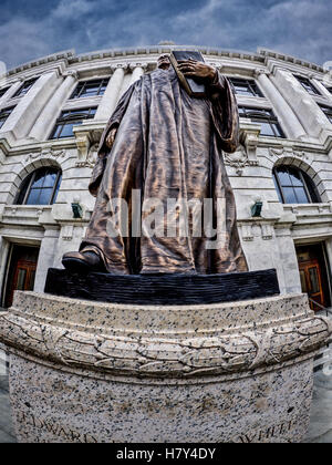 Skulptur von Edward Douglas White vor den Supreme Court of Louisiana Stockfoto