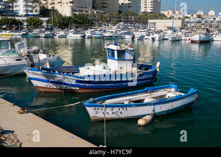 Traditionelle Fischerboote. Hafen von Estepona. Provinz Málaga, Andalusien, Spanien Stockfoto