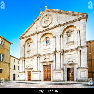 Pienza, Dom Santa Maria Assunta Kirchenfassade in Toskana, Italien, Europa Stockfoto