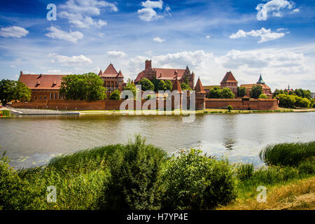 Die Marienburg in Polen an einem sonnigen Tag im Sommer. Stockfoto