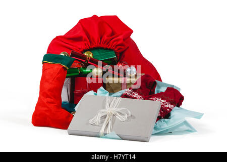 Santa-Tasche gefüllt mit Geschenken überrascht Stockfoto