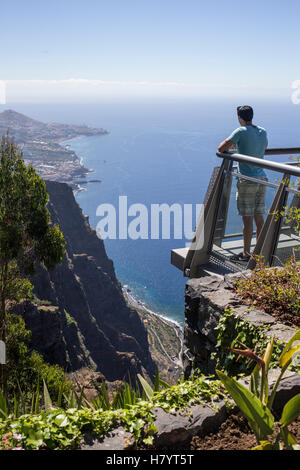 CABA Girao, Camara De Lobos, Madeira, Portugal, Aussichtsplattform am höchsten Steilküste Madeiras Stockfoto