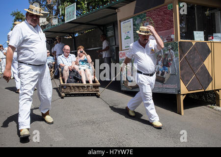 Monte Rodel Fahrer und Passagiere im Monte in Funchal, Madeira Stockfoto