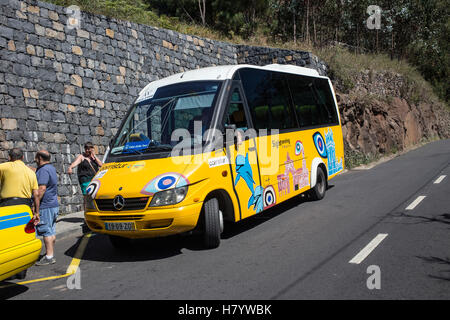 Gelbe Touristenbus in Funchal, Madeira, Portugal Stockfoto