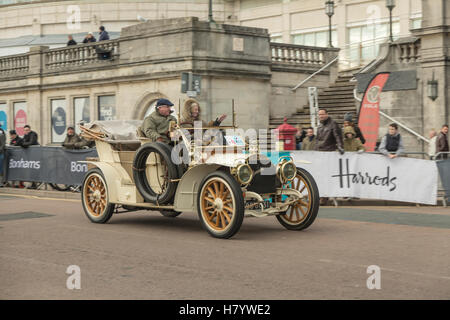 Bonhams London nach Brighton Oldtimer-Rallye Stockfoto