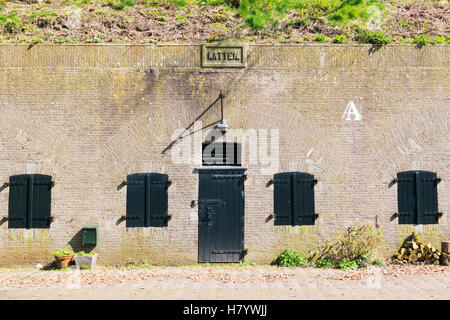 Eingang zur Kaserne auf Bastion Katten in alte befestigte Stadt Naarden, Nordholland, Niederlande Stockfoto