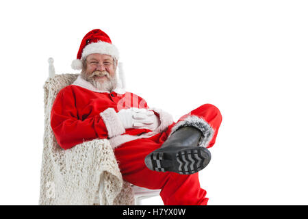 Happy Santa Claus auf Stuhl sitzend Stockfoto