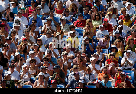 Zuschauer auf der Tribüne, US Open 2009 Grand-Slam-Turnier, USTA Billie Jean National Tennis Center, New York, USA Stockfoto