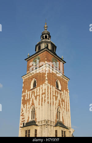 Red Brick Rathausturm, Wieza Ratuszowa im Hauptmarkt Rynek Glowny, Altstadt von Krakau, Krakau, Polen, Europa Stockfoto