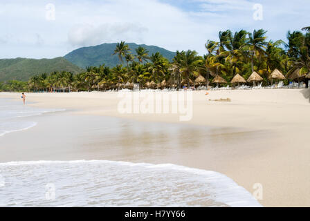 Strand Playa Puerto Cruz auf der Insel Isla Margarita, Venezuela, Südamerika Stockfoto