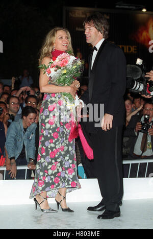 MICHELLE PFEIFFER DAVID KELLEY "Was dahinter liegt" PREMIERE FILM FESTIVAL Venedig Italien 2. September 2000 Stockfoto