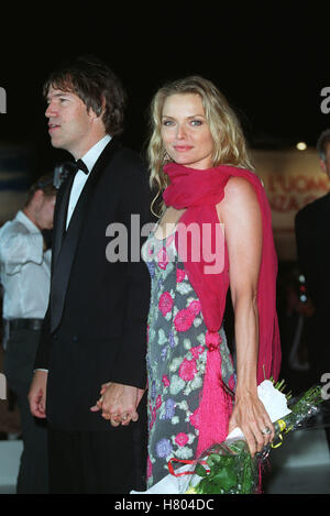 MICHELLE PFEIFFER DAVID KELLEY "Was dahinter liegt" PREMIERE FILM FESTIVAL Venedig Italien 2. September 2000 Stockfoto
