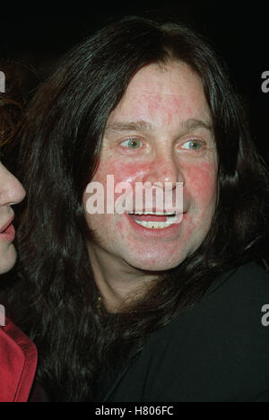 OZZY OSBOURNE "LITTLE NICKY" LA PREMIER HOLLYWOOD LA USA 11. November 2000 Stockfoto