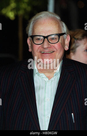 RONNIE BARKER LONDON ENGLAND 18. Dezember 1999 Stockfoto