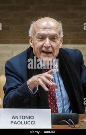 Rom, Italien. 8. November 2016. Antonio Paolucci (Direktor der Vatikanischen Museen) besucht die "Antoniazzo Romano" Ausstellung-Pressekonferenz in den Vatikanischen Museen in Rom, Italien. Antoniazzo Romano, geboren Antonio di Benedetto Aquilo Degli Aquili (c. 1430 – c. 1510) war eine italienische Frührenaissance Maler, die Leitfigur der römischen Schule während des 15. Jahrhunderts. © Giuseppe Ciccia/Pacific Press/Alamy Live-Nachrichten Stockfoto