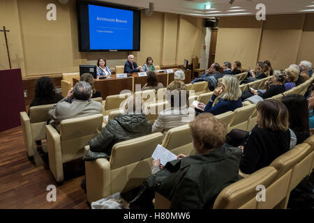 Rom, Italien. 8. November 2016. Antonio Paolucci (Direktor der Vatikanischen Museen) besucht die "Antoniazzo Romano" Ausstellung-Pressekonferenz in den Vatikanischen Museen in Rom, Italien. Antoniazzo Romano, geboren Antonio di Benedetto Aquilo Degli Aquili (c. 1430 – c. 1510) war eine italienische Frührenaissance Maler, die Leitfigur der römischen Schule während des 15. Jahrhunderts. © Giuseppe Ciccia/Pacific Press/Alamy Live-Nachrichten Stockfoto