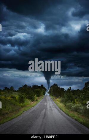 Tornado am Ende der Straße Stockfoto