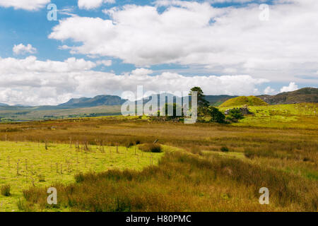 Tomen y Mur aussehende SSW römischen militärischen Komplex & Norman Motte (auf NW Tor der Phase-II-Auxiliarkastell gebaut), die Rhinogs. Stockfoto