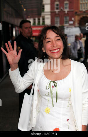 DIDI CONN THOMAS & MAGIC RAILROAD LEICESTER SQUARE LONDON ENGLAND 9. Juli 2000 Stockfoto