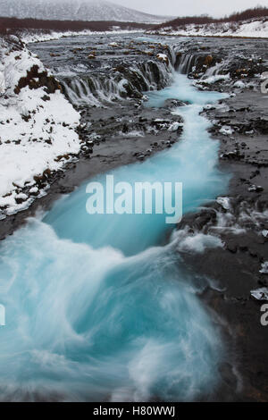 Bruarfoss-Wasserfall am Fluss Bruara im Winter, Island Stockfoto