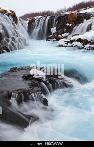 Bruarfoss-Wasserfall am Fluss Bruara im Winter, Island Stockfoto