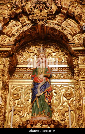 EVORA, PORTUGAL: Die Statue der schwangeren Jungfrau Maria im Inneren der Kathedrale (Se) Stockfoto