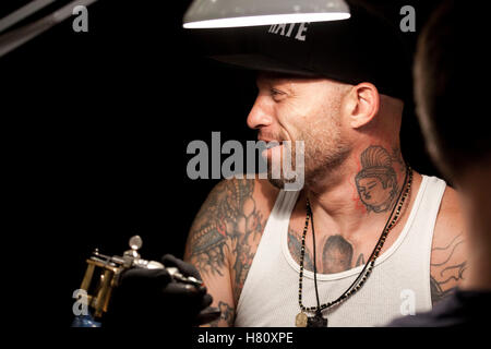 Tattoo-Künstler Ami James besucht die Tattoo Convention Kopenhagen Tinte 2013. Stockfoto