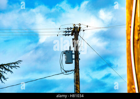 Einem Mast montiert Transformator Stockfoto