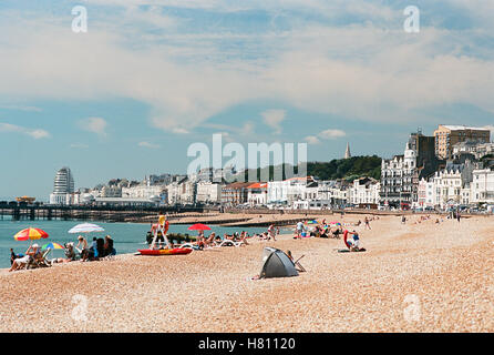 Hastings Strand an der Südküste Englands East Sussex UK, im Juli Stockfoto