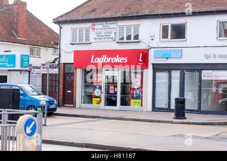 Ladbrokes Wetten Shop, Hillingdon Zirkus, Hillingdon, größere London, UK Stockfoto