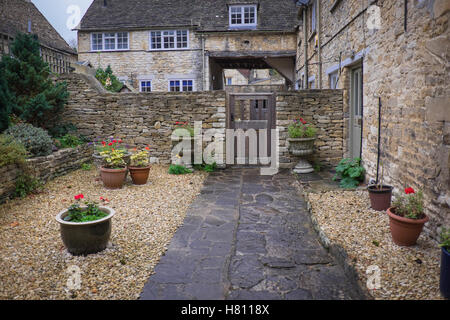 schöne malerische Dorf Burford in Cotswolds, England Stockfoto