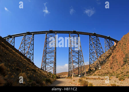 Viadukt von La Polvorilla, Tren A Las Nubes, Nordwesten Argentiniens Stockfoto