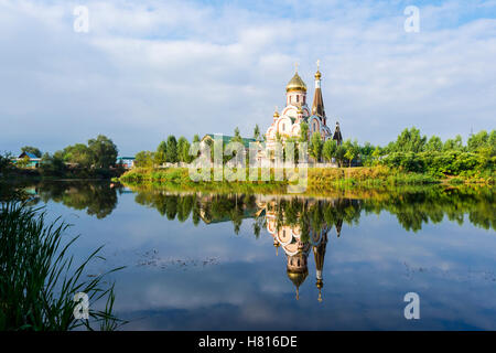 Kirche der Erhöhung des Heiligen Kreuzes, Almaty, Kasachstan, Zentralasien Stockfoto