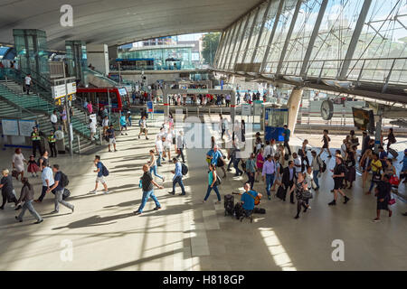 Bahnhof Stratford entfernt während der morgendlichen Rushhour, London England Vereinigtes Königreich UK Stockfoto