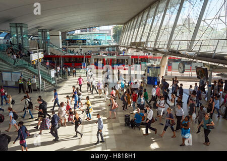 Bahnhof Stratford entfernt während der morgendlichen Rushhour, London England Vereinigtes Königreich UK Stockfoto