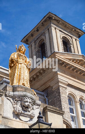 Statue von Königin Anne am Markt Haus in Kingston upon Thames, England, Vereinigtes Königreich UK Stockfoto